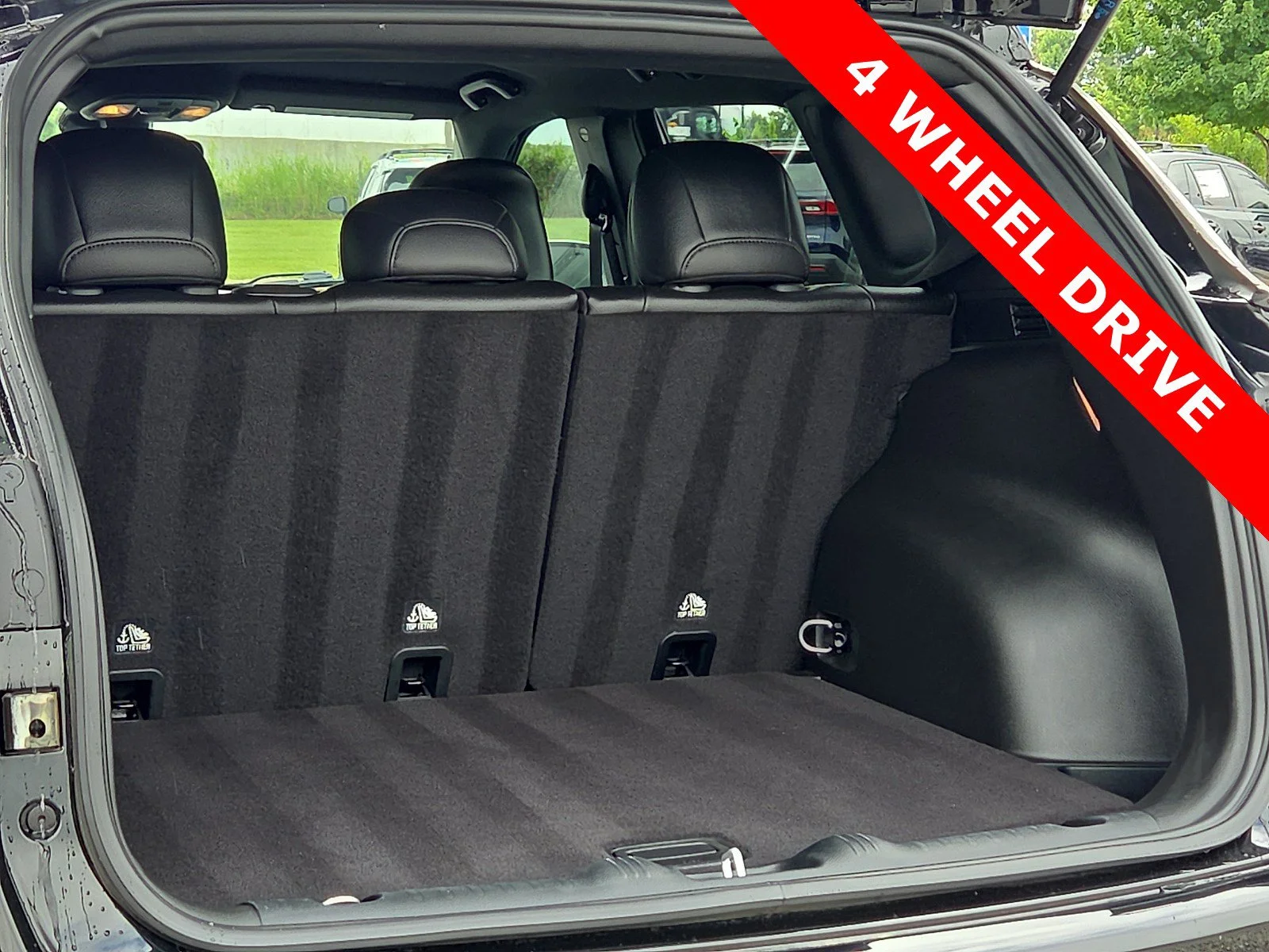 Used 2024 Diamond Black Crystal Pearlcoat Jeep Latitude Lux image 9