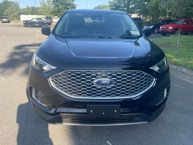 Used 2023 Black Ford SEL image 7