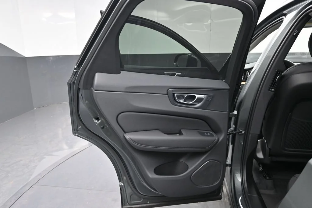 New 2027 Forest Lake Volvo T8 Plus image 13