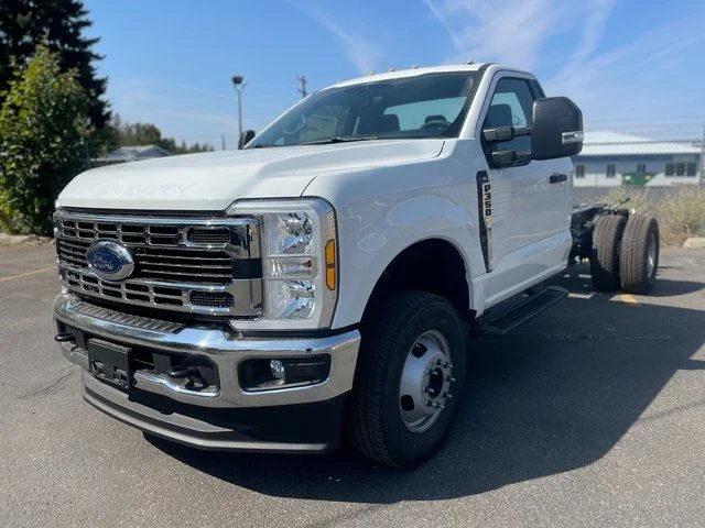 2025 Ford F-350 Super Duty Chassis Cab XL - Photo 5