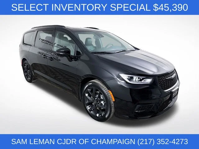 2026 Chrysler Pacifica Limited's photo