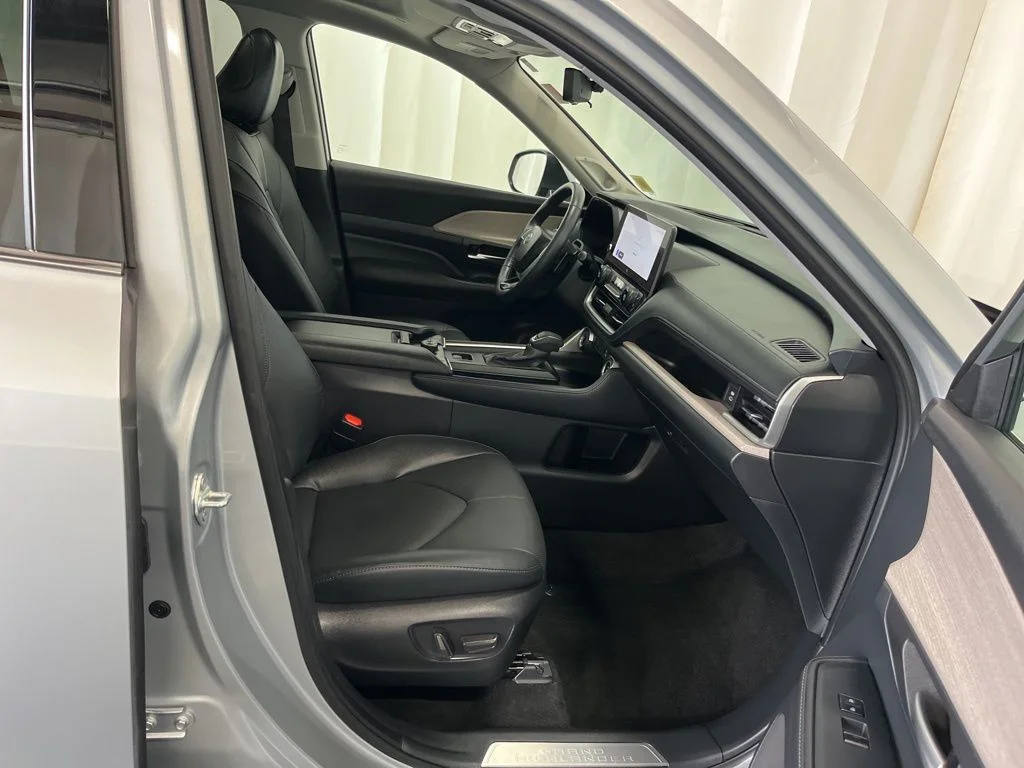 Used 2024 Silver Toyota Platinum image 22