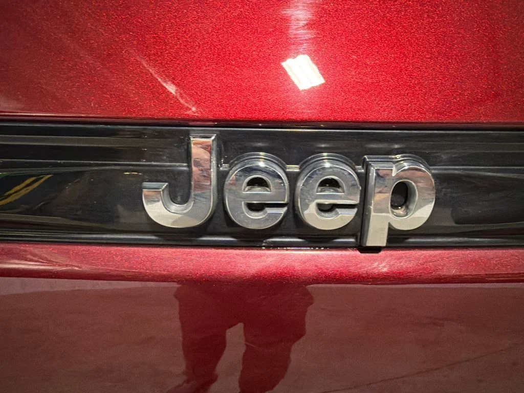 Used 2023 Velvet Red Pearlcoat Jeep Limited image 8