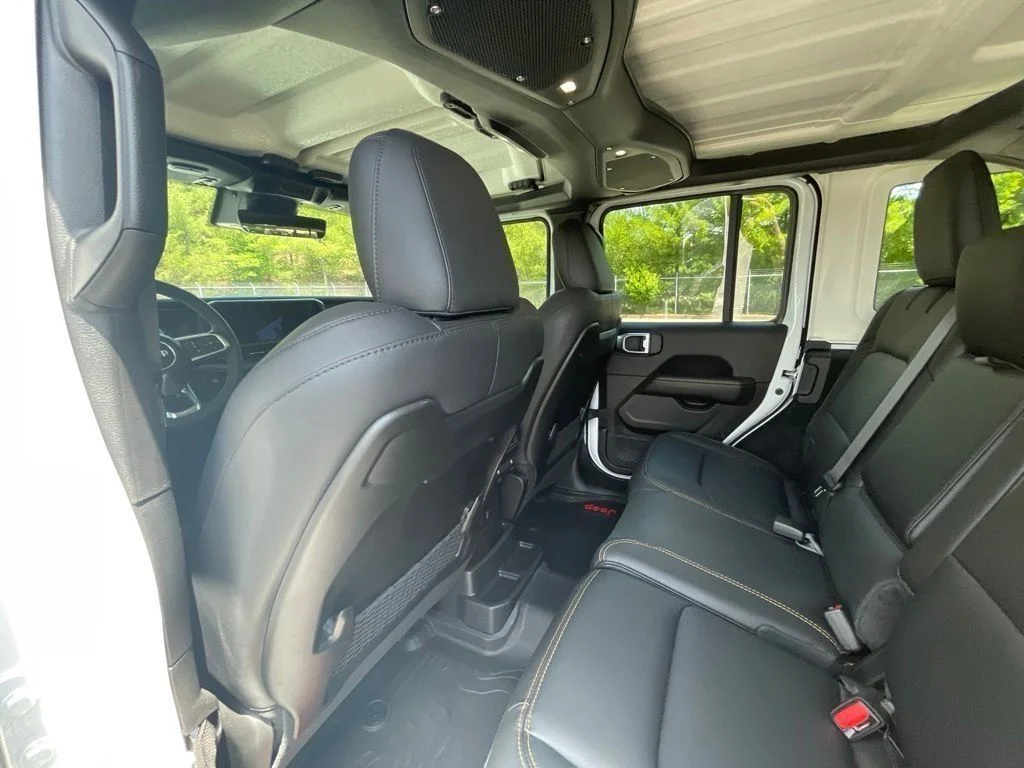 Used 2024 White Jeep Sahara image 15