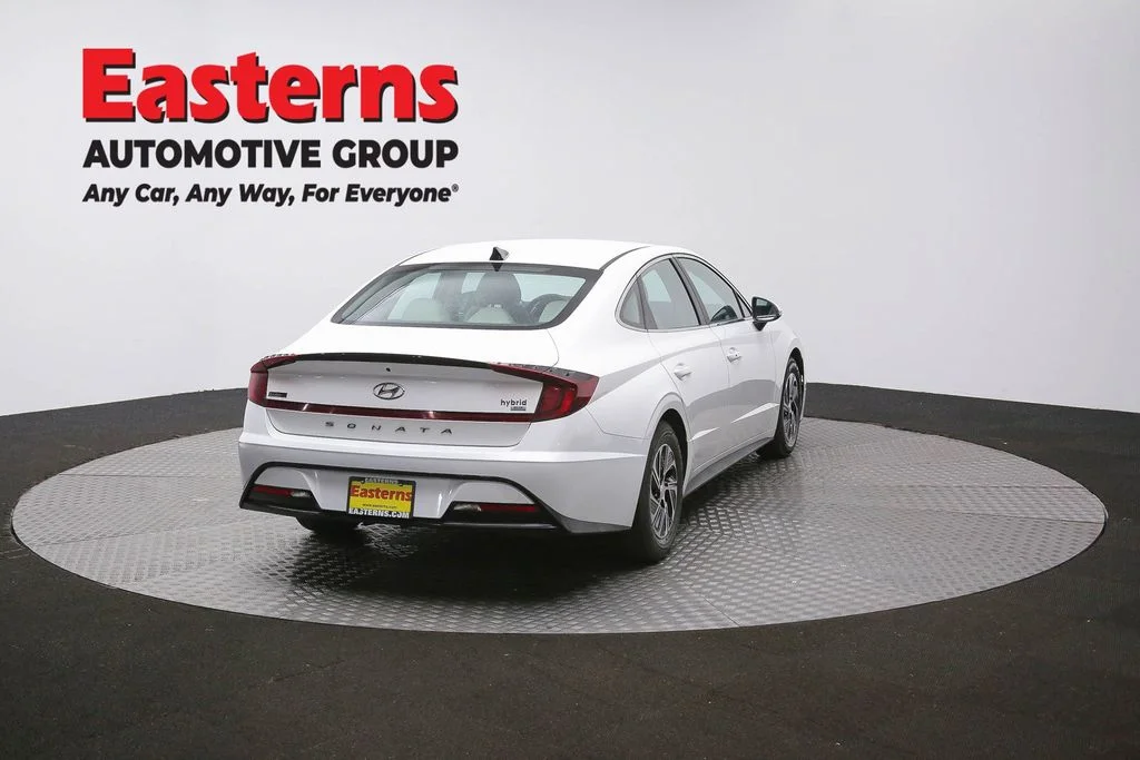 Used 2021 White Hyundai Blue image 35