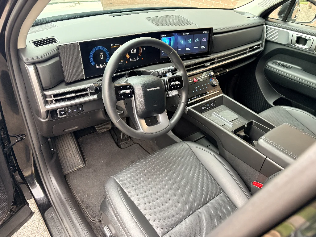 Used 2025 Phantom Black Hyundai SEL image 12
