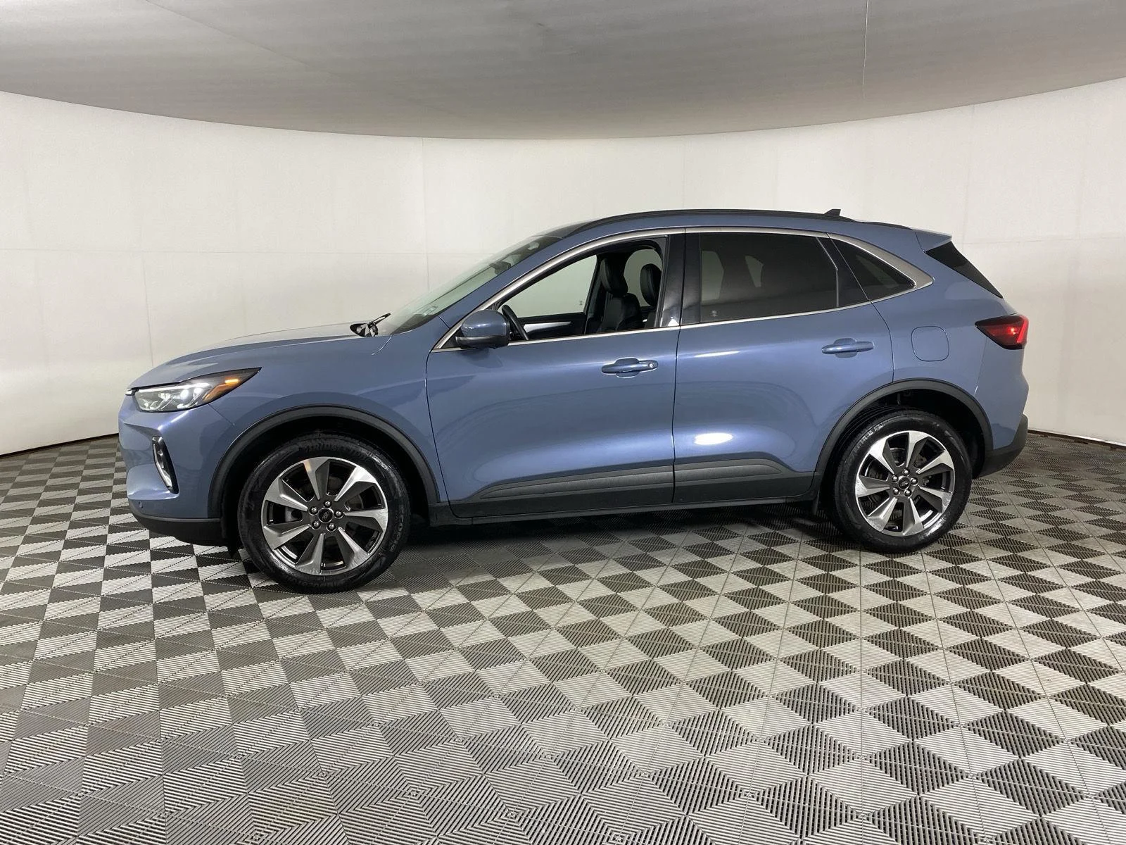 Used 2023 Vapor Blue Ford Platinum image 7
