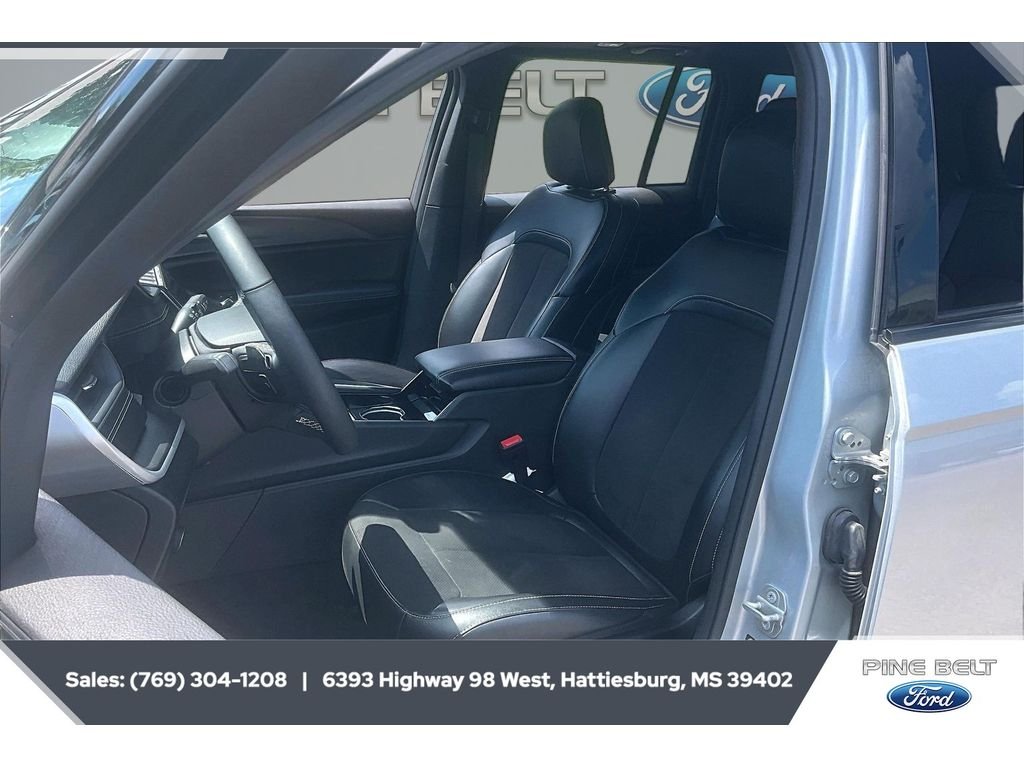 Used 2023 Silver Zynith Jeep Altitude image 18
