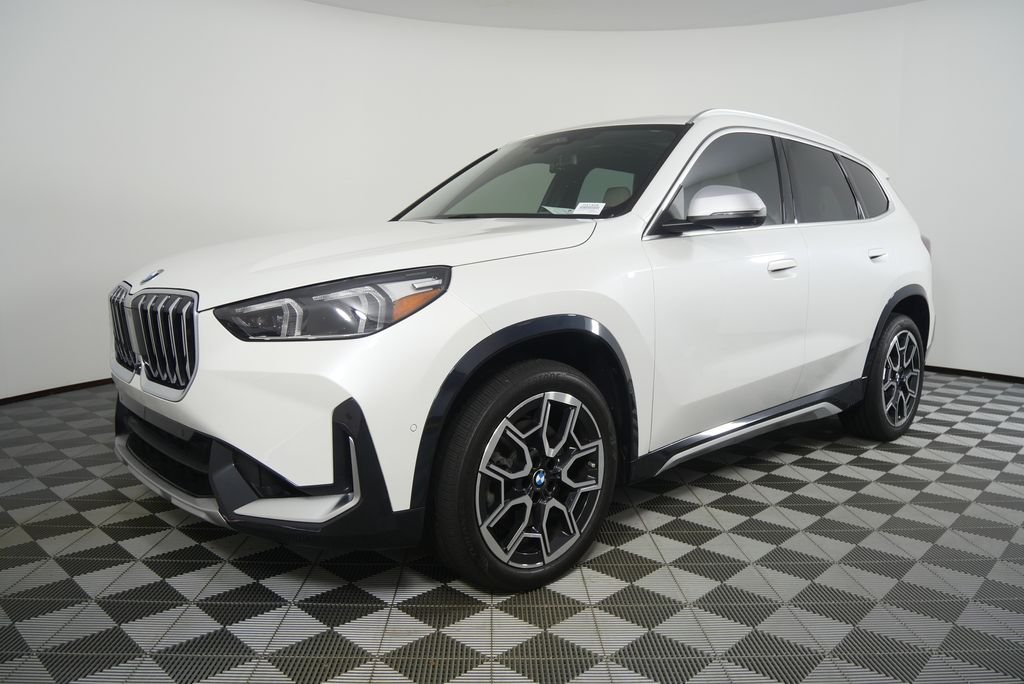 Certified Used 2024 Mineral White Metallic BMW xDrive28i image 7