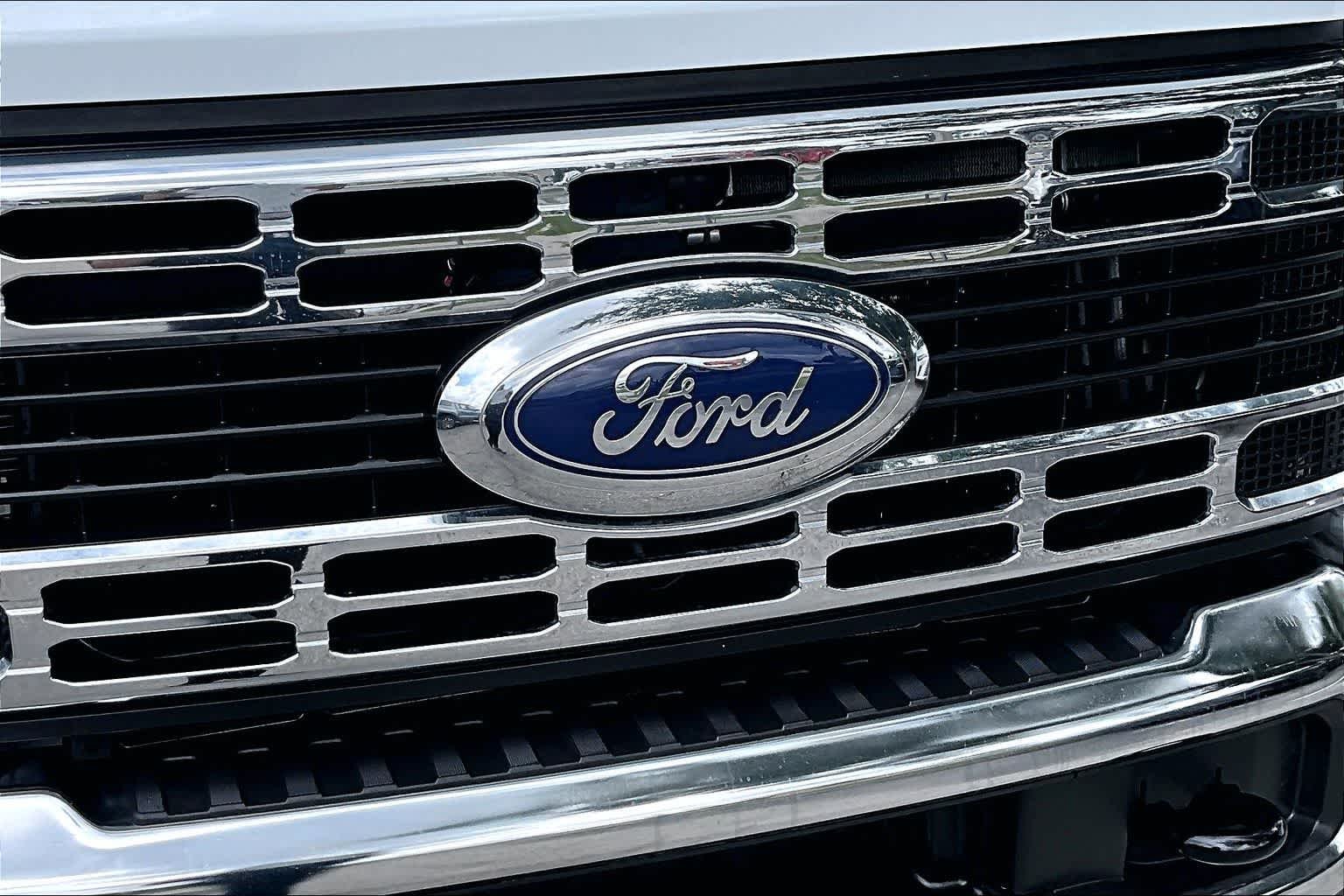 Used 2025 Oxford White Ford XLT image 30