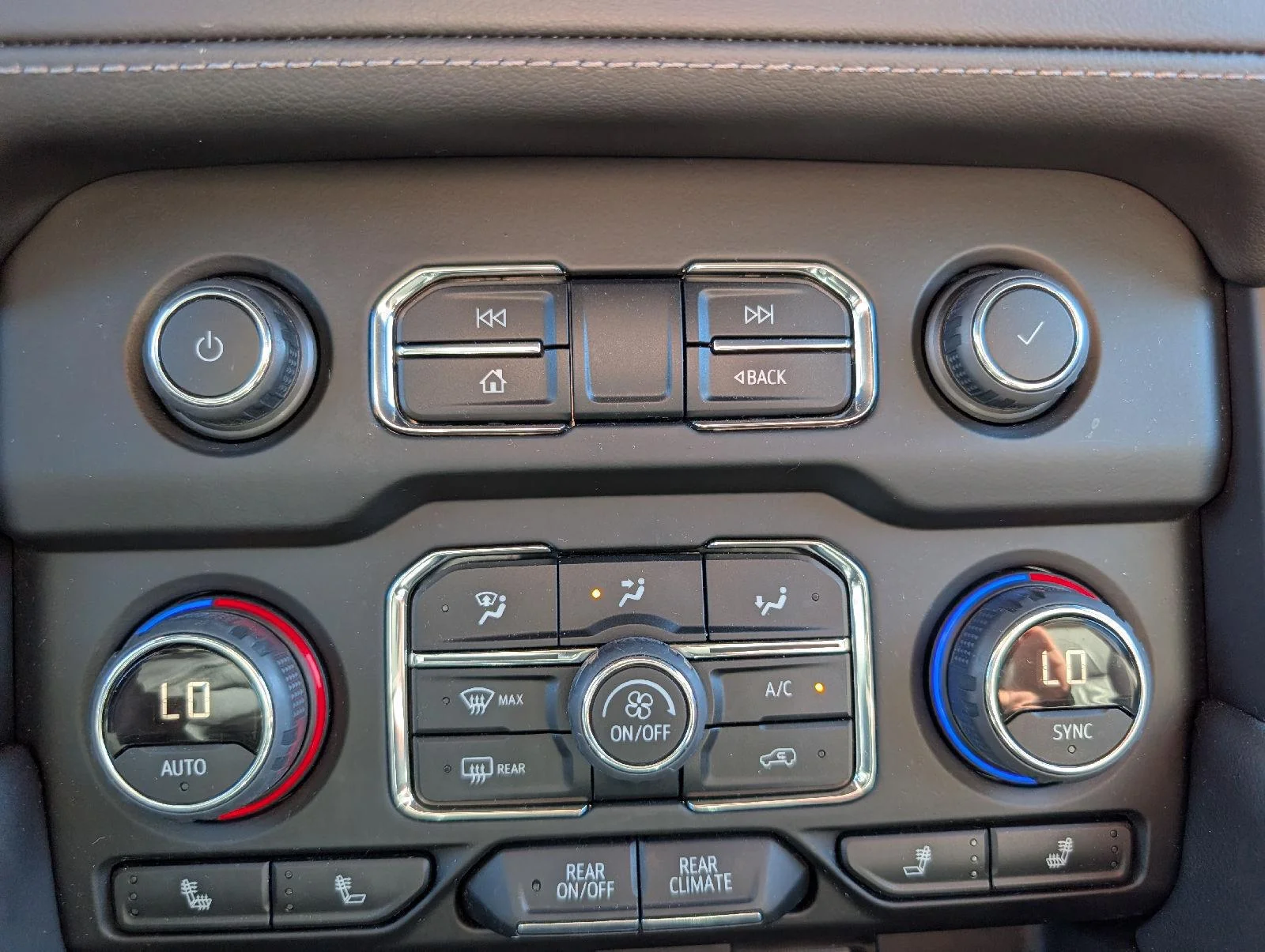 Used 2022 Summit White Chevrolet Z71 image 18