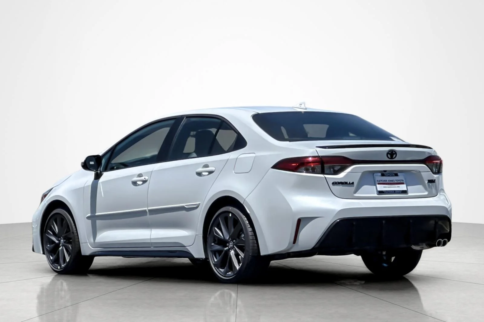 New 2026 Wind Chill Pearl <sup>1</sup> Toyota  XSE image 3