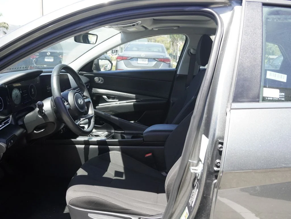 Used 2025 Gray Hyundai SEL Convenience image 17