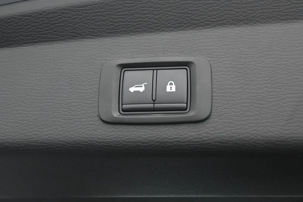 Used 2022 Silver Mitsubishi SEL image 35