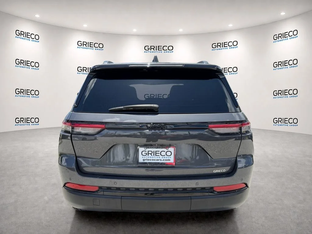 Used 2022 Gray Jeep Altitude image 11