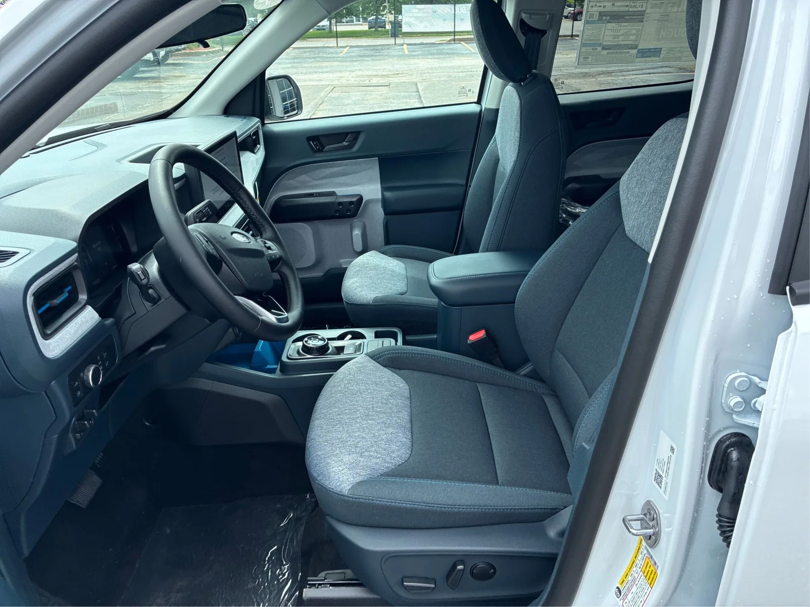 New 2026 Oxford White Ford XLT image 9