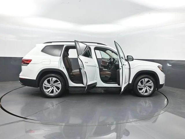 Used 2022 White Volkswagen 3.6L V6 SE w/Technology image 36