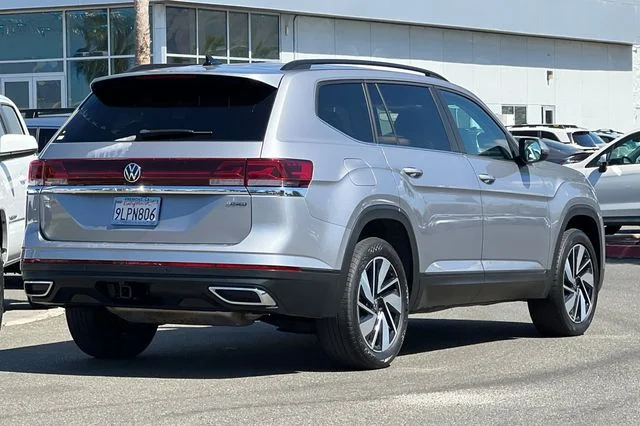 Used 2024  Volkswagen 2.0T SE w/Technology image 4