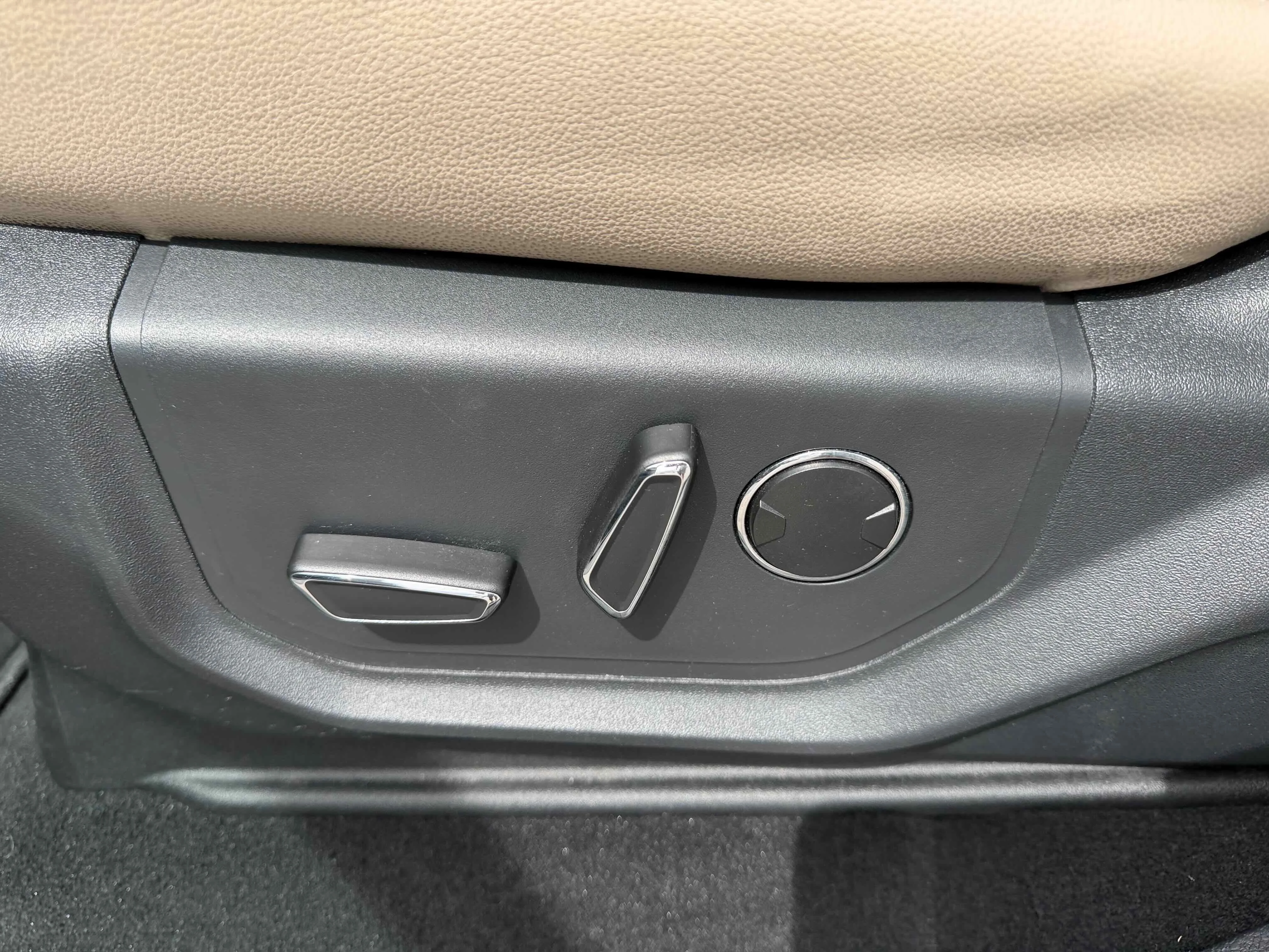 Used 2023 White Metallic Ford Limited image 14