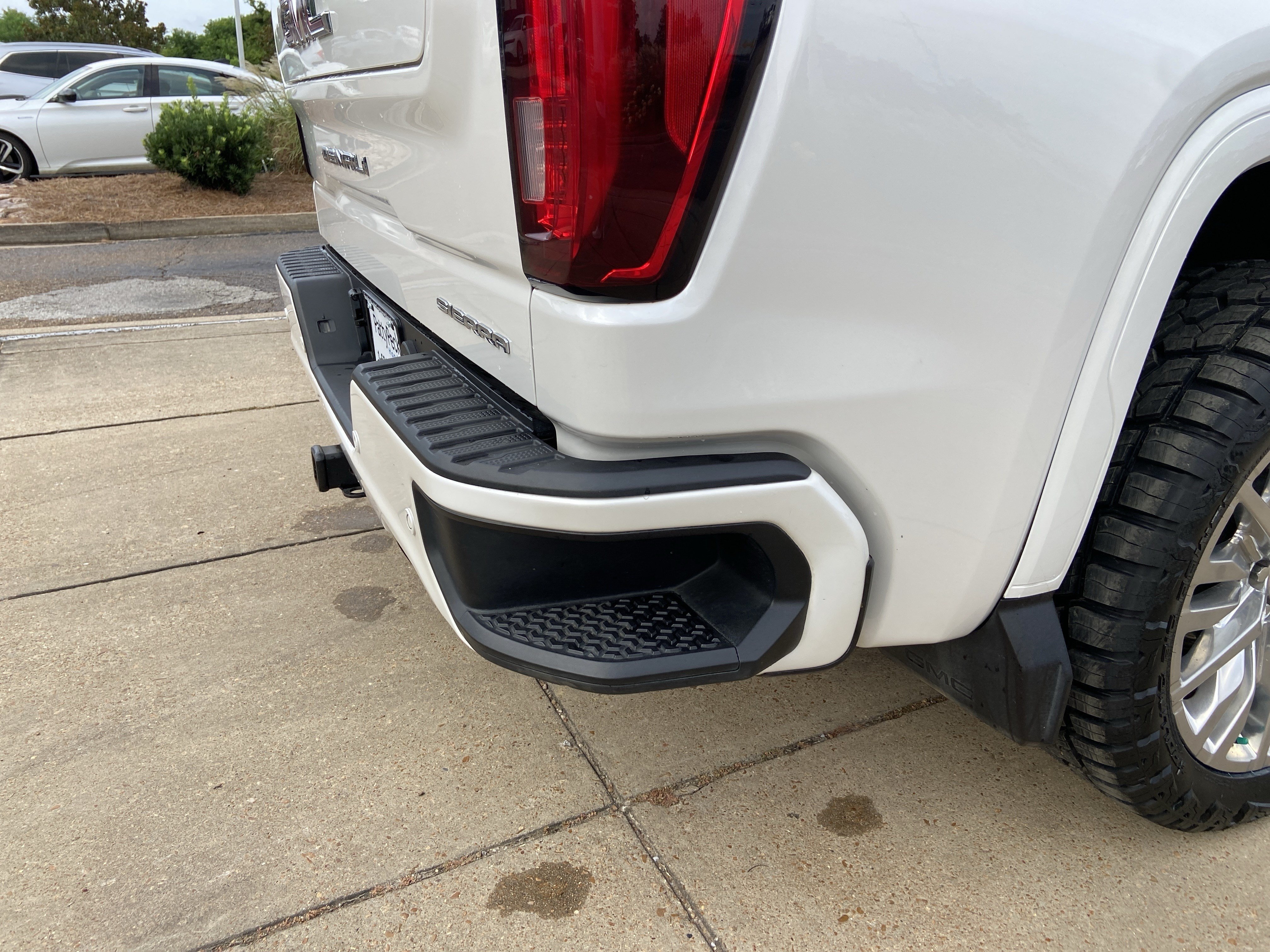 Used 2022 White Frost Tricoat GMC Denali image 52