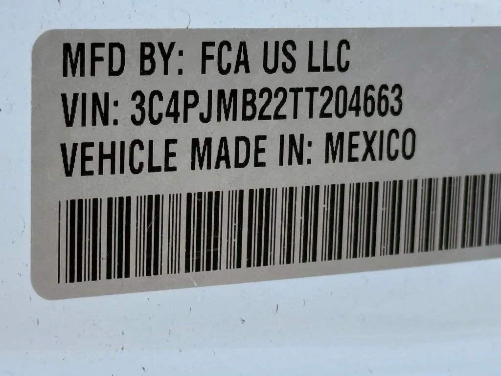 New 2026 Bright White Clear-Coat Exterior Paint Jeep Laredo image 40