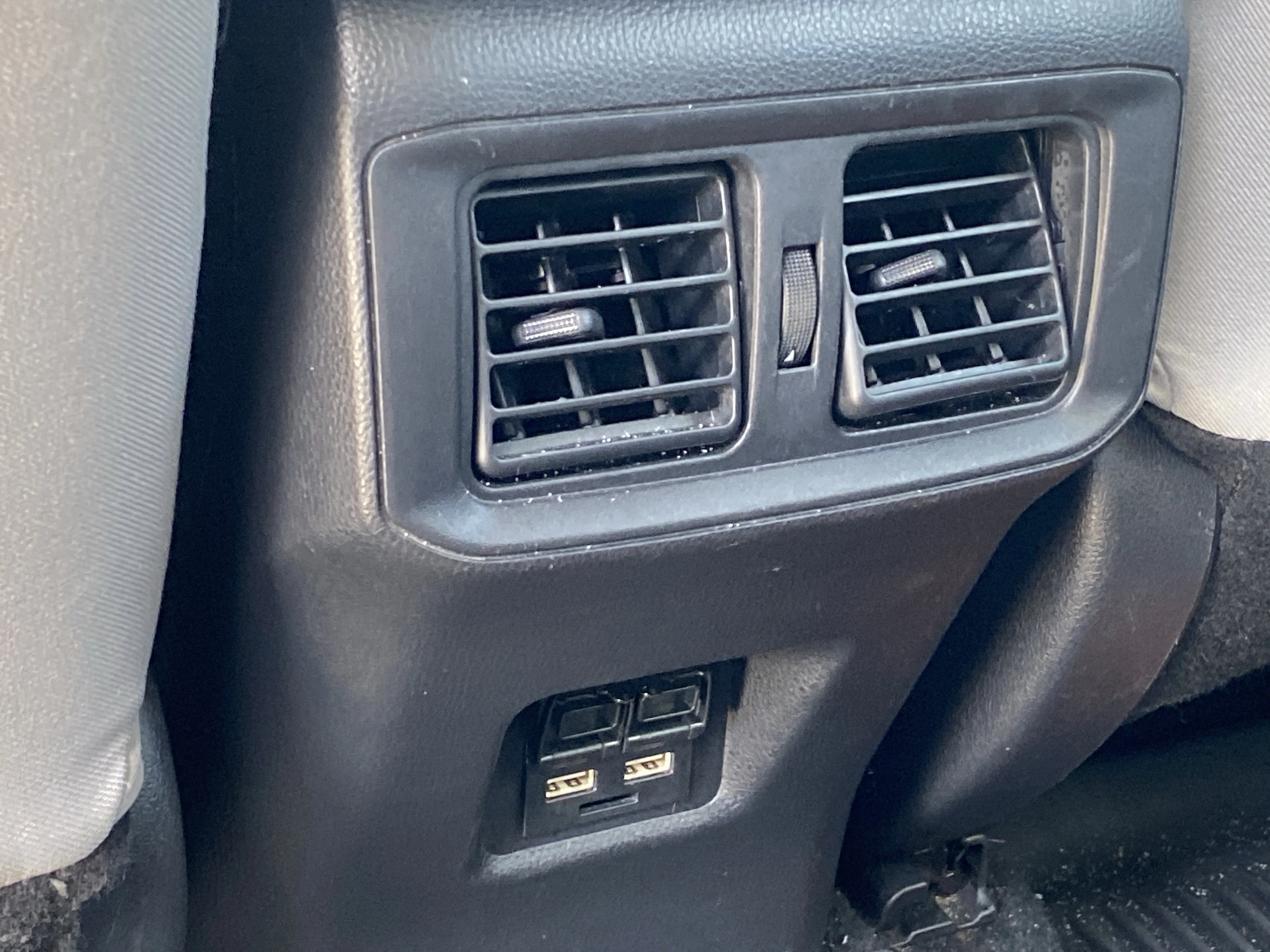 Used 2021 Silver Toyota XLE image 11