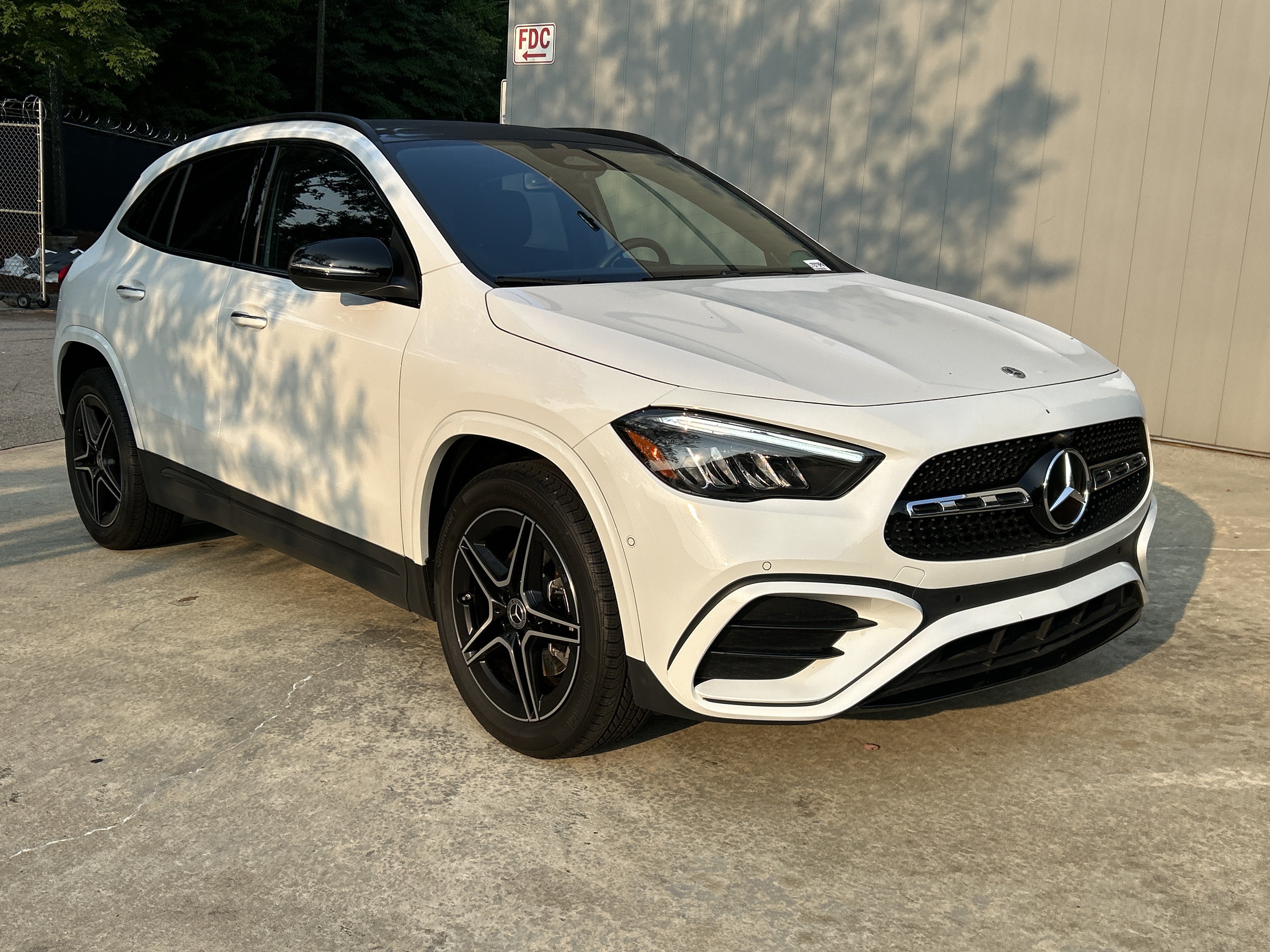Certified Used 2024 Digital White Metallic Mercedes-Benz GLA 250 SUV image 4