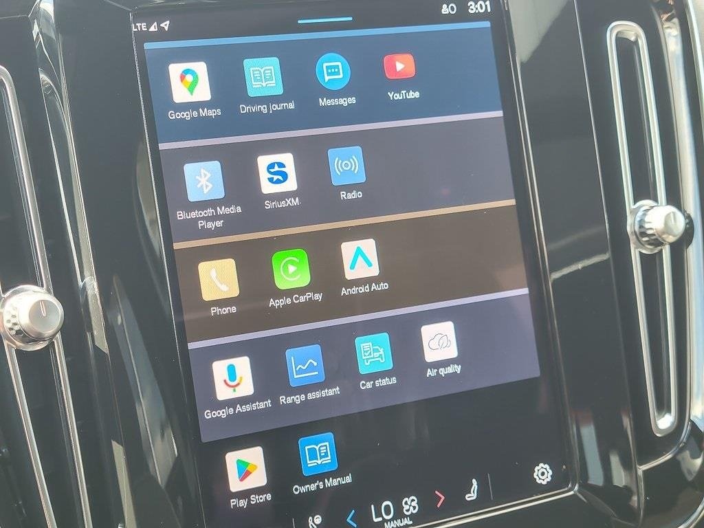 2023 VOLVO XC40 - Image 13