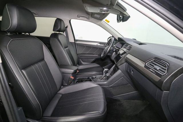 Used 2024  Volkswagen 2.0T SE image 17