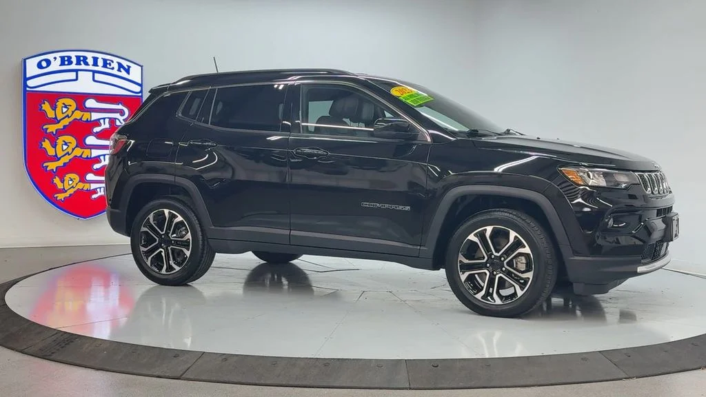 Used 2023 Diamond Black Jeep Limited image 3