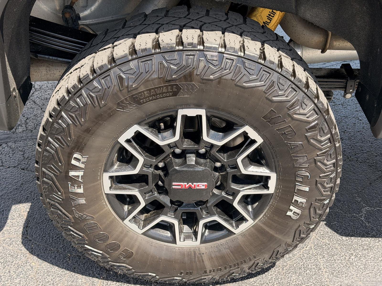 Used 2025 Onyx Black GMC AT4X image 22
