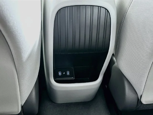 New 2027 White Hyundai SE image 12