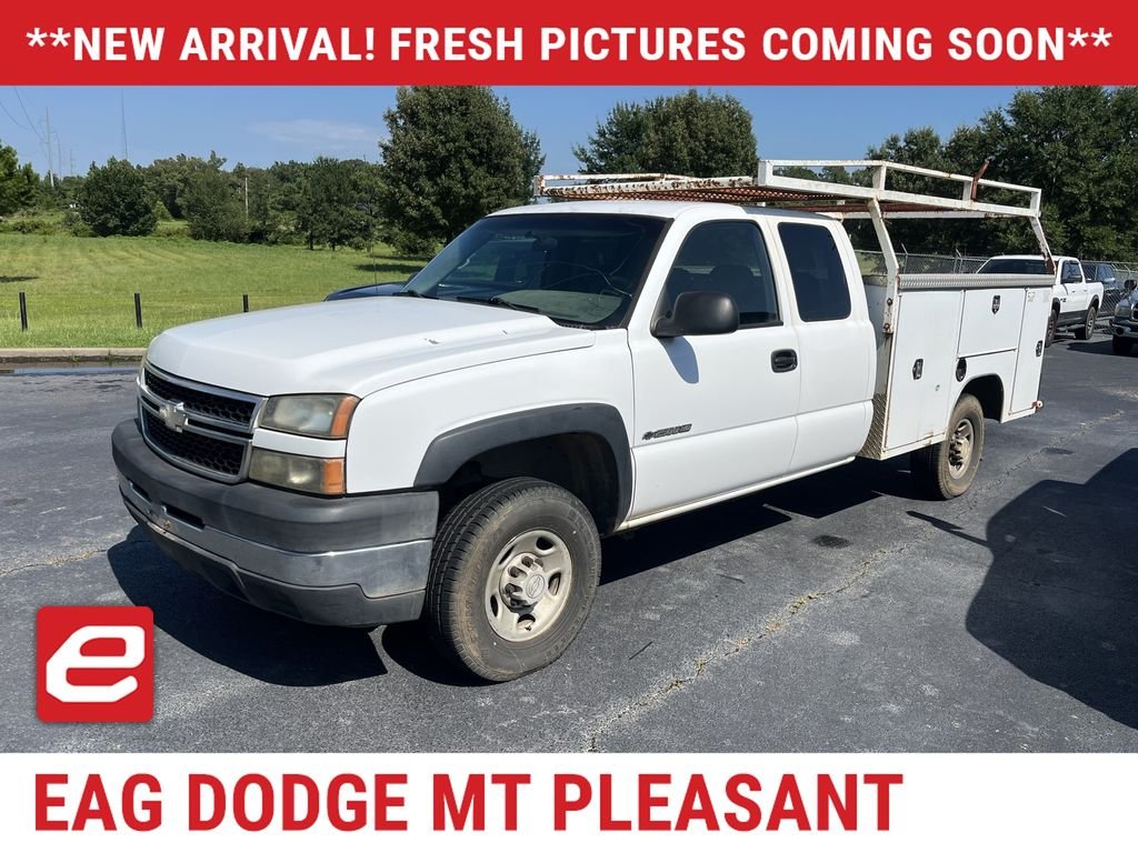 Used 2007 White Chevrolet Work Truck image 2