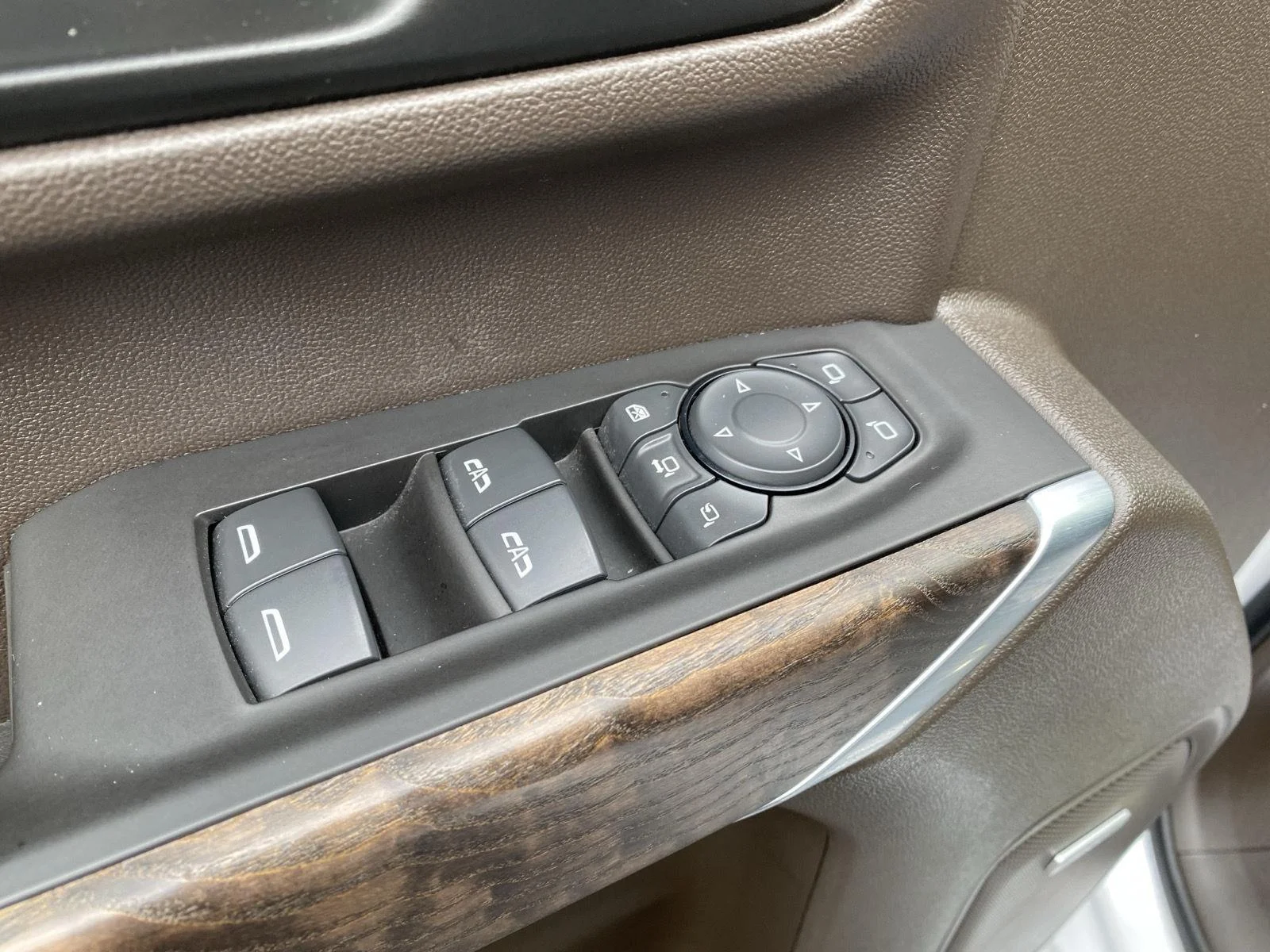 Used 2021 White Frost Tri-Coat GMC Denali image 12