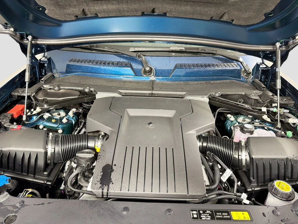 New 2026 Sargasso Blue Land Rover  OCTA image 32