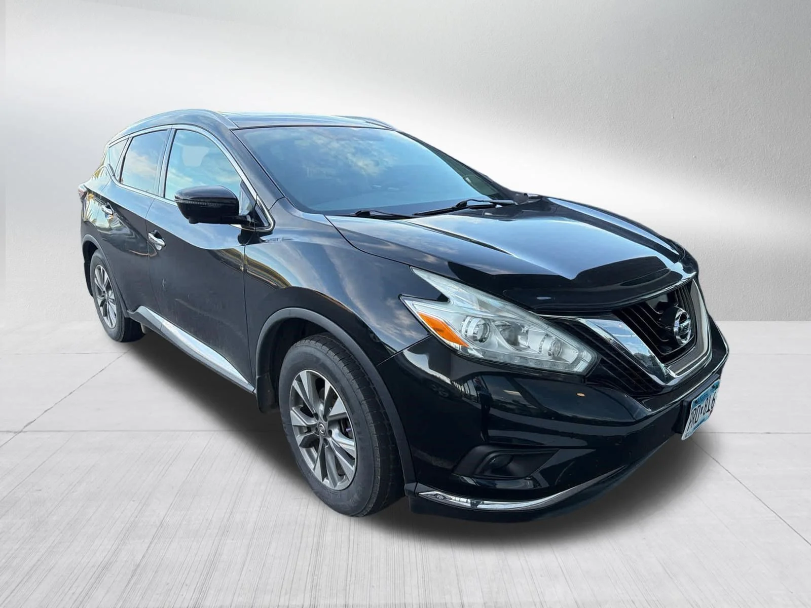 Used 2017 Magnetic Black Metallic Nissan SL image 3