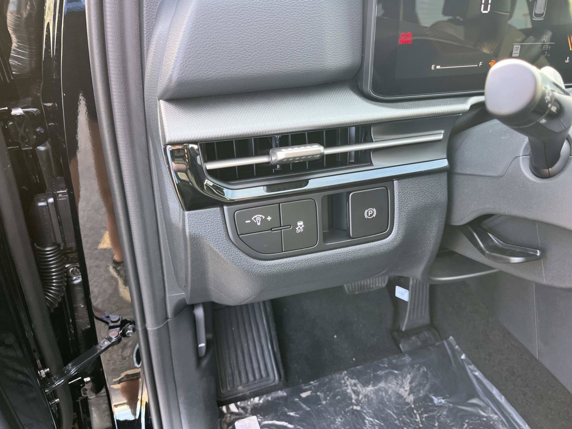 New 2027 Ebony Black Kia LX image 21