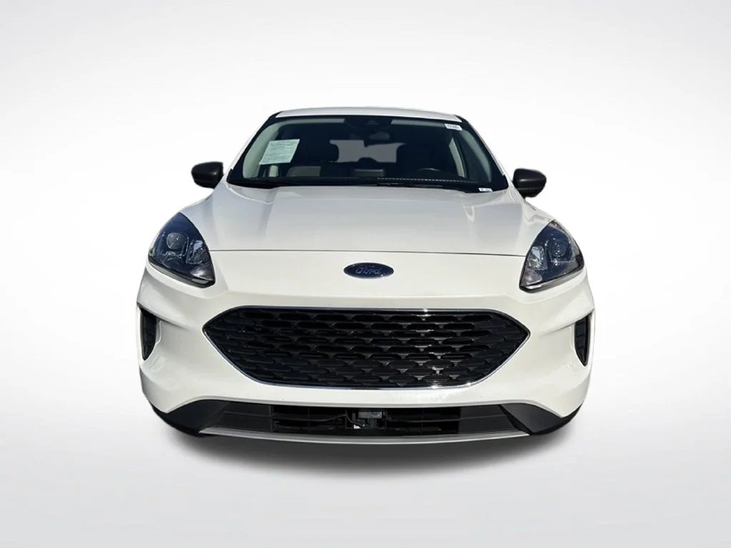 Certified Used 2022 White Metallic Ford SE image 3