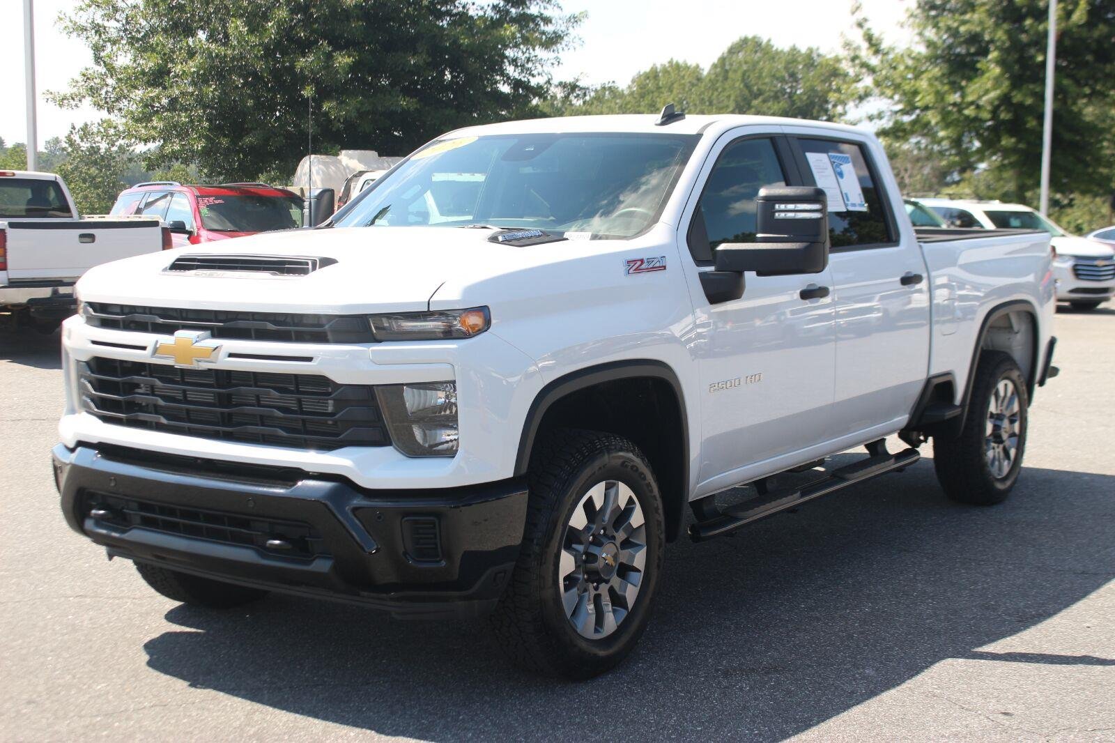 Used 2026 Summit White Chevrolet Custom image 3