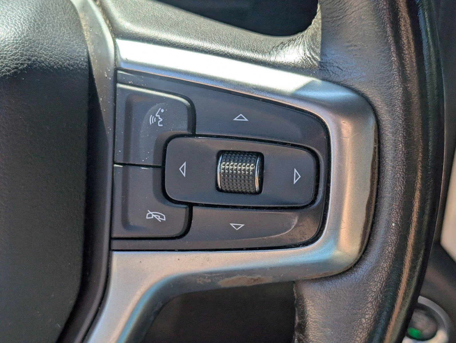 Used 2020 SUMMIT WHITE Chevrolet LT Trail Boss image 28