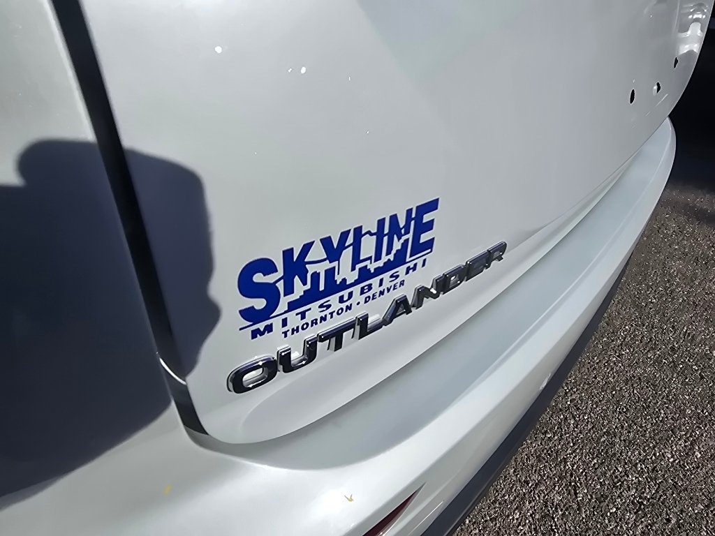 Used 2025 White Diamond Mitsubishi ES image 20