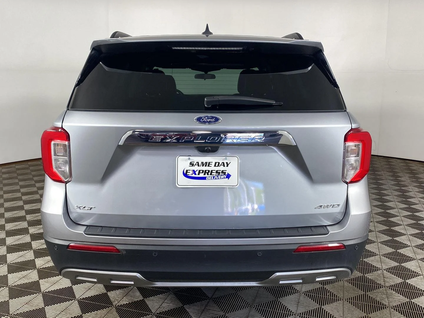Used 2023 Silver Metallic Ford XLT image 19