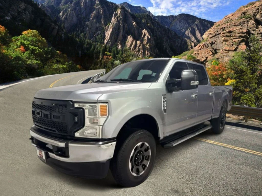 Used 2021 Silver Ford XLT image 2