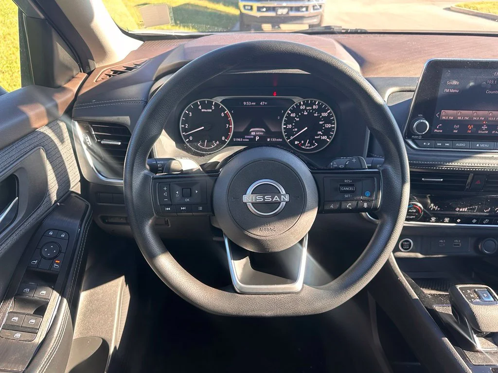 Used 2022 Silver Nissan SV image 14