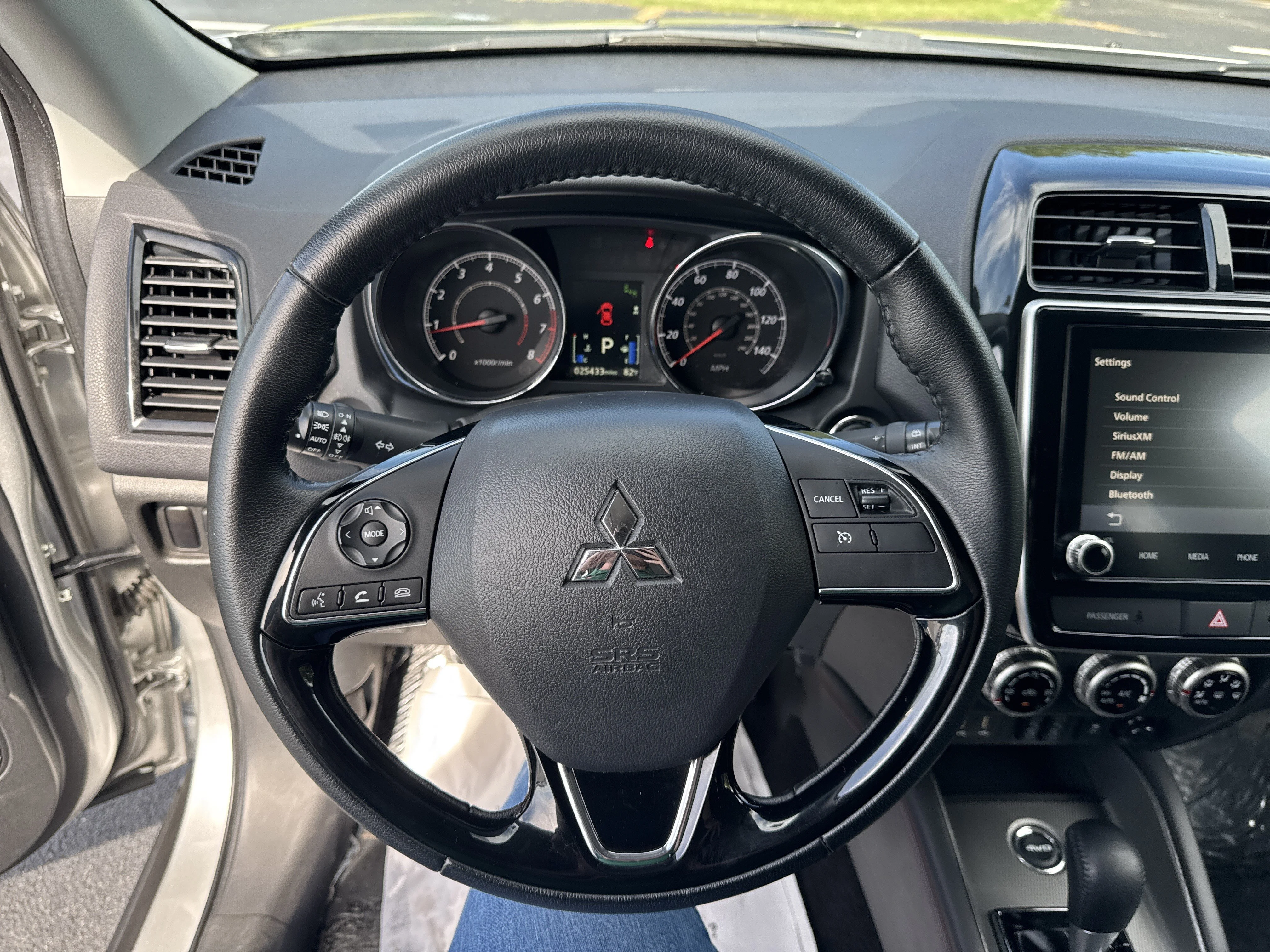 Used 2025  Mitsubishi 2.0 ES image 16