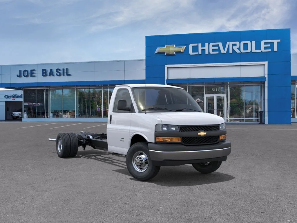 New 2026 Summit White Chevrolet 1WT image 1