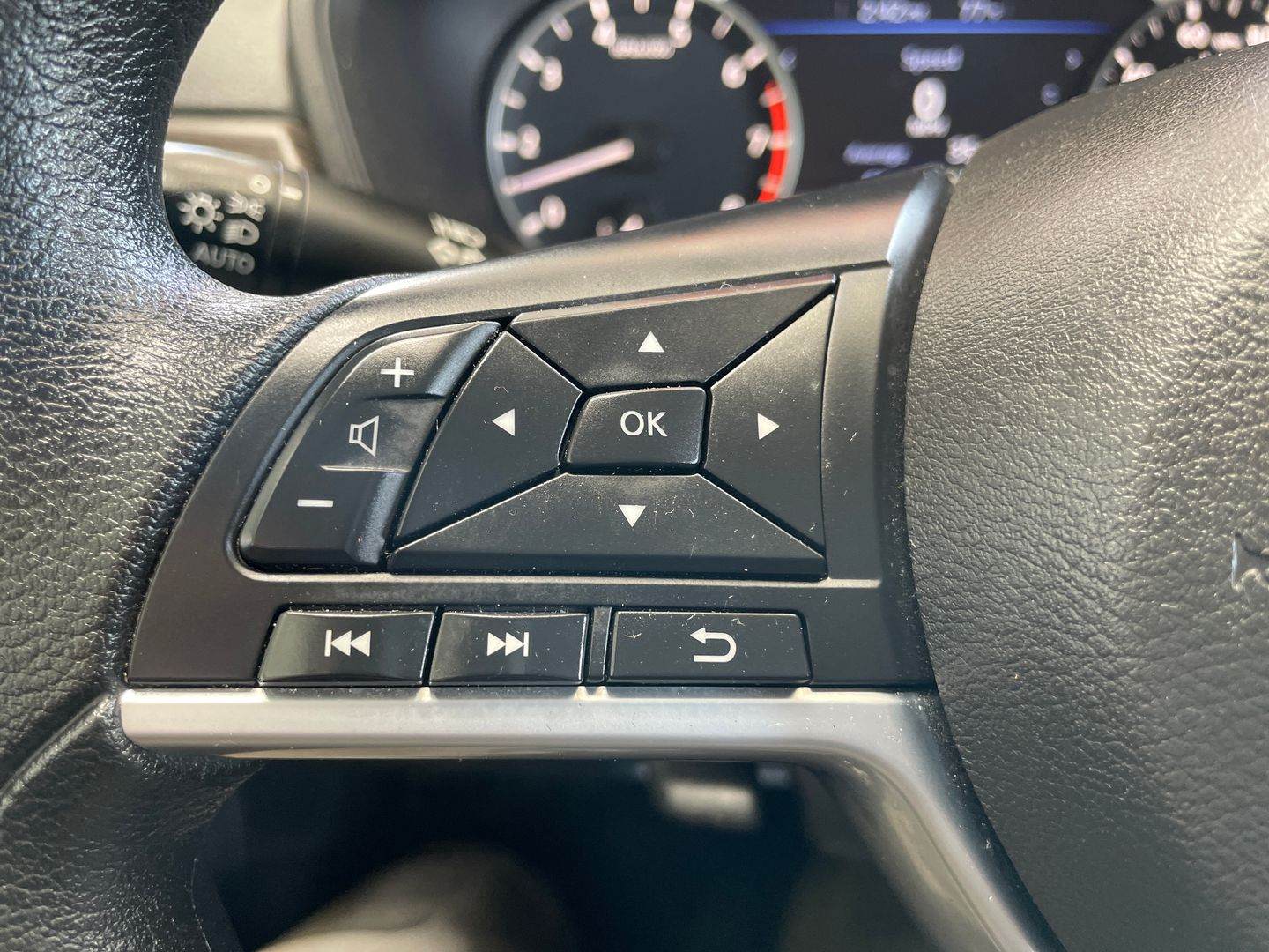 2025 Nissan Altima SV - Photo 21
