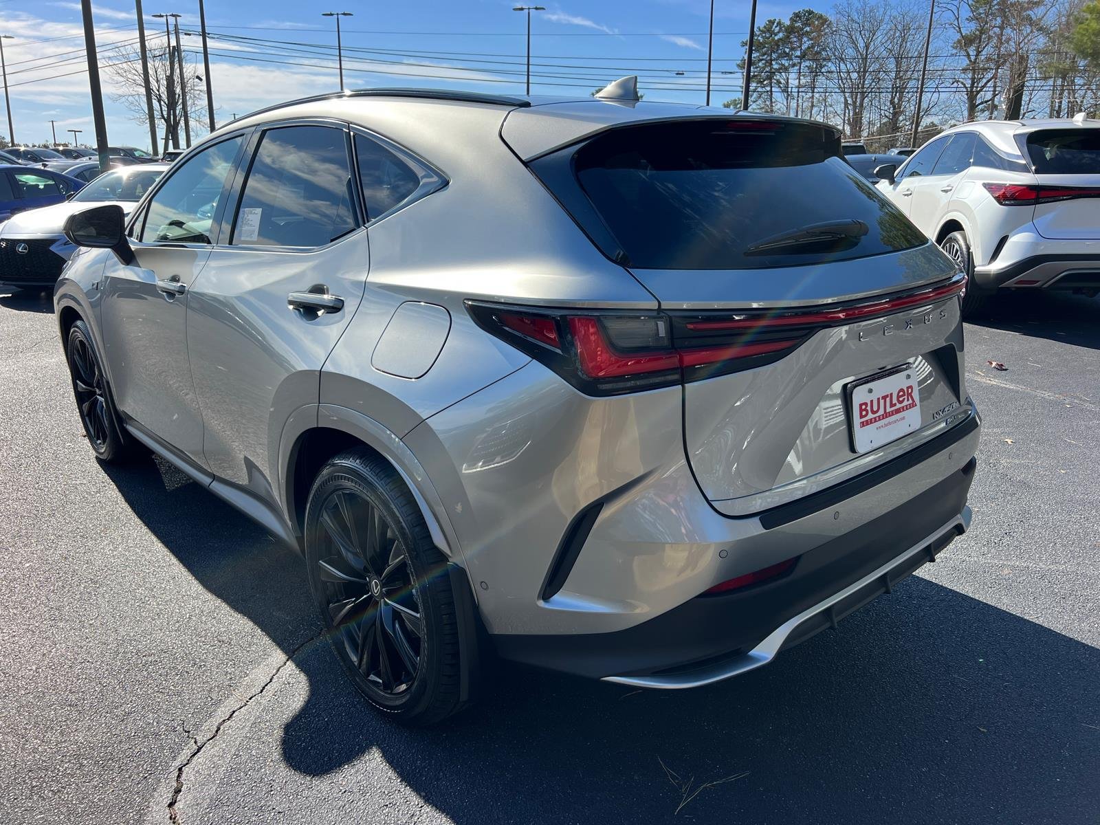 2026 Lexus NX 450h+ F-Sport - Photo 8