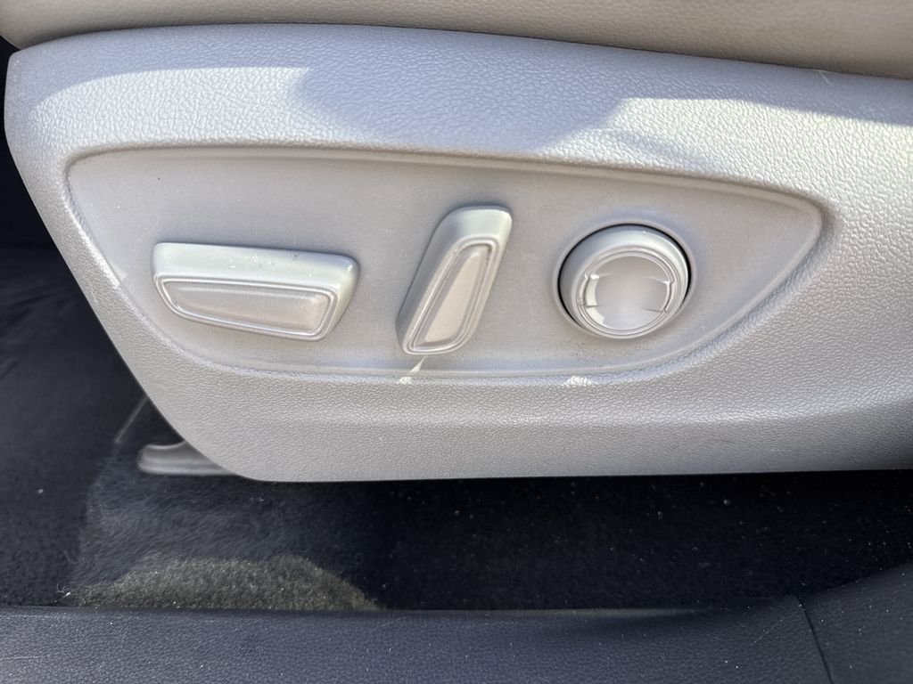 2021 Toyota Highlander XLE - Photo 12