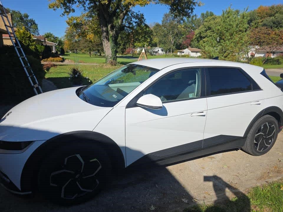 Certified Used 2024 Atlas White Hyundai SEL image 3